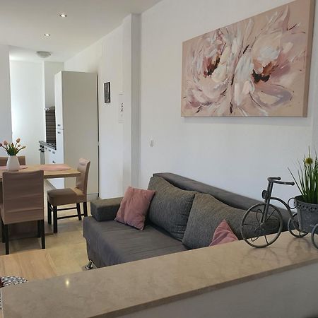 Apartment Rados Dugopolje Buitenkant foto
