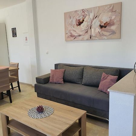 Apartment Rados Dugopolje Buitenkant foto