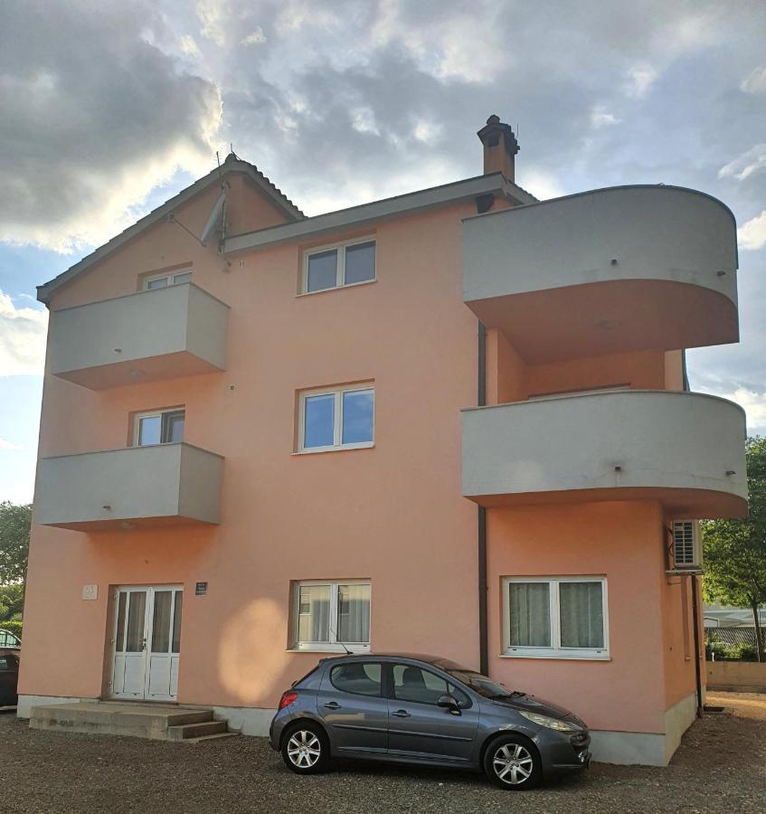 Apartment Rados Dugopolje Buitenkant foto