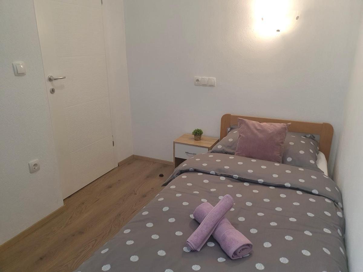 Apartment Rados Dugopolje Buitenkant foto