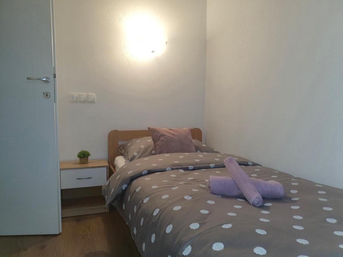 Apartment Rados Dugopolje Buitenkant foto