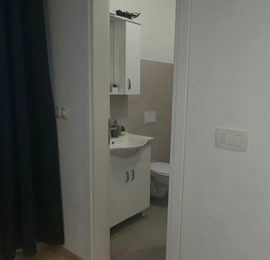 Apartment Rados Dugopolje Buitenkant foto