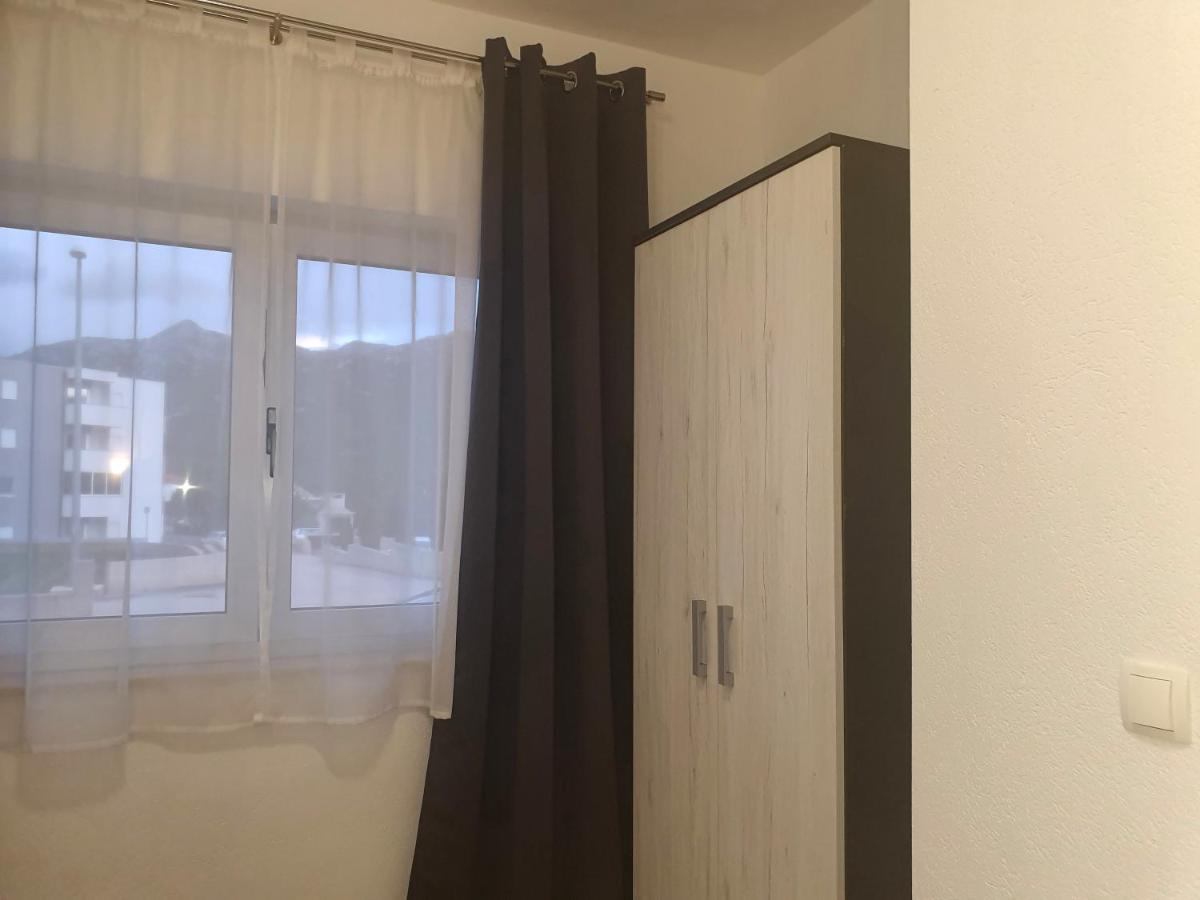 Apartment Rados Dugopolje Buitenkant foto