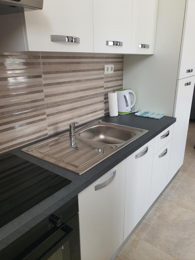 Apartment Rados Dugopolje Buitenkant foto