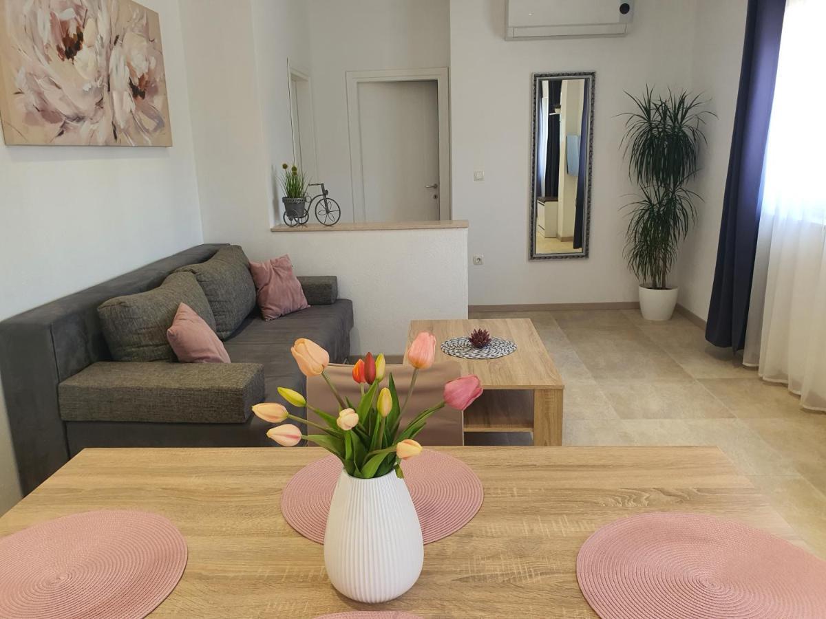 Apartment Rados Dugopolje Buitenkant foto