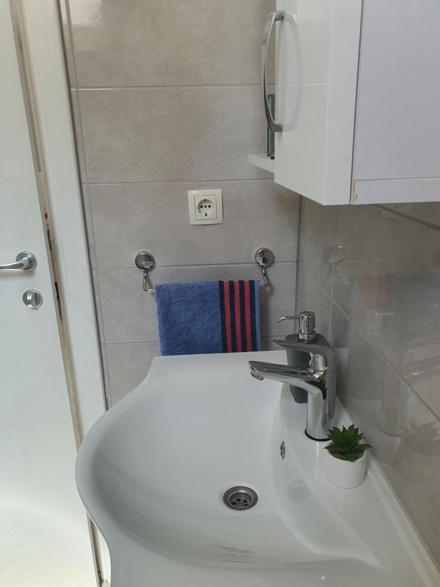 Apartment Rados Dugopolje Buitenkant foto